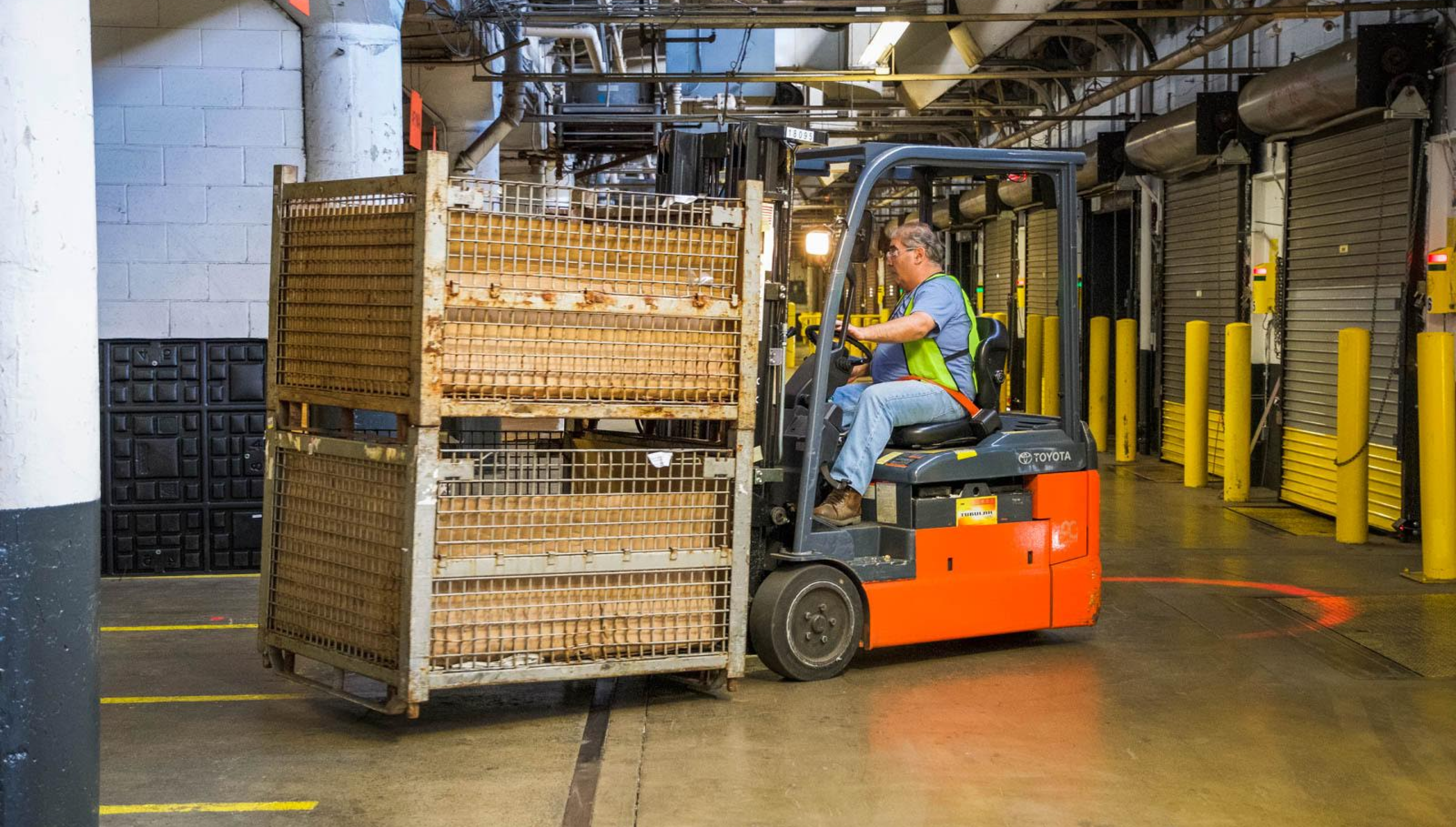 Unloading services hero